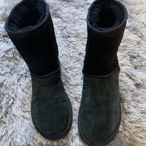 UGG CLASSIC SHORT II BOOT (black)